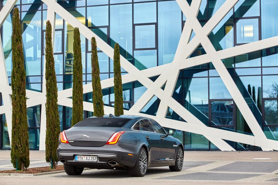  Jaguar XJ L Autobiography 2015 года  (WW) (фото 14 из 23)